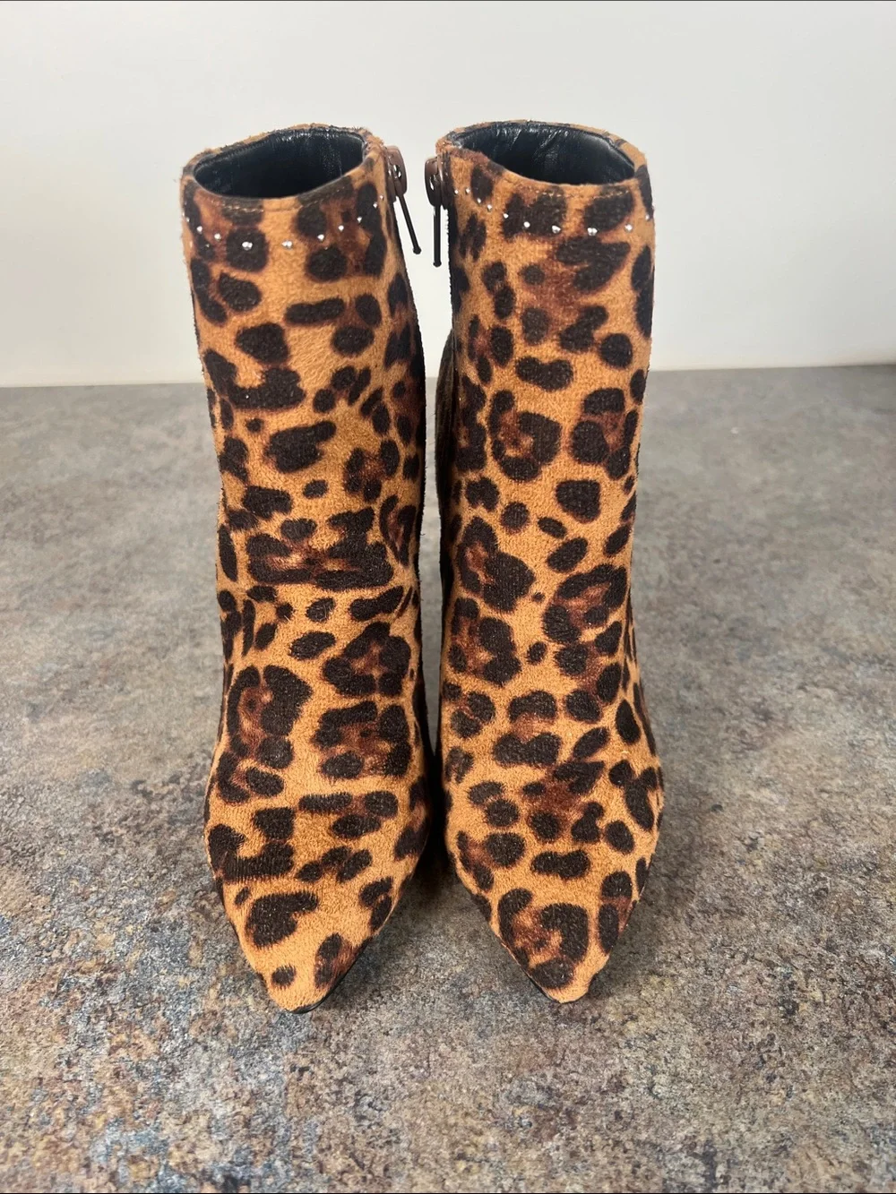 Charles by Charles David Leopard Print Pointed-Toe Ankle Booties Size 5.5